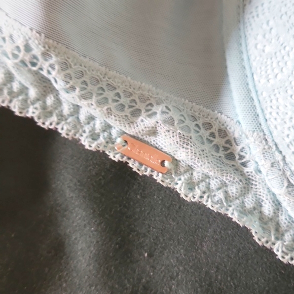 32DD Chantelle Bra - Picture 3 of 6